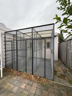 Volière met binnenlokken