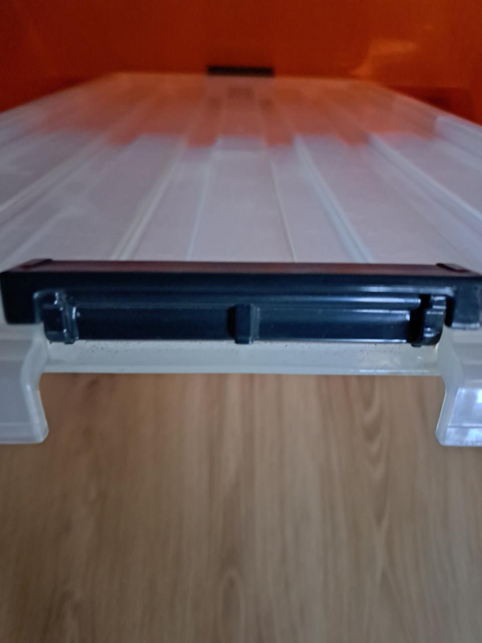 Grote plastic opbergbox.