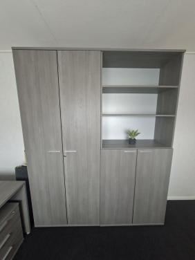 Bureau met ladeblok en 2 hoge kasten 100€
