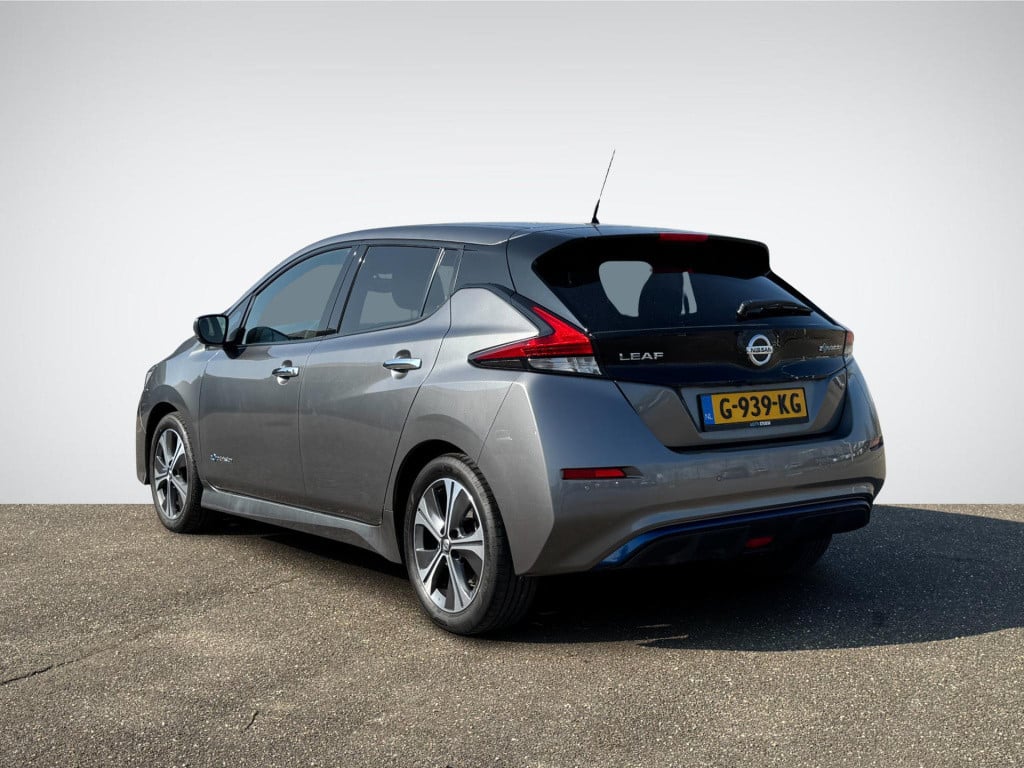 Nissan Leaf n-connecta 40 kwh | navigatie | 360° camera | stuur- + stoelver