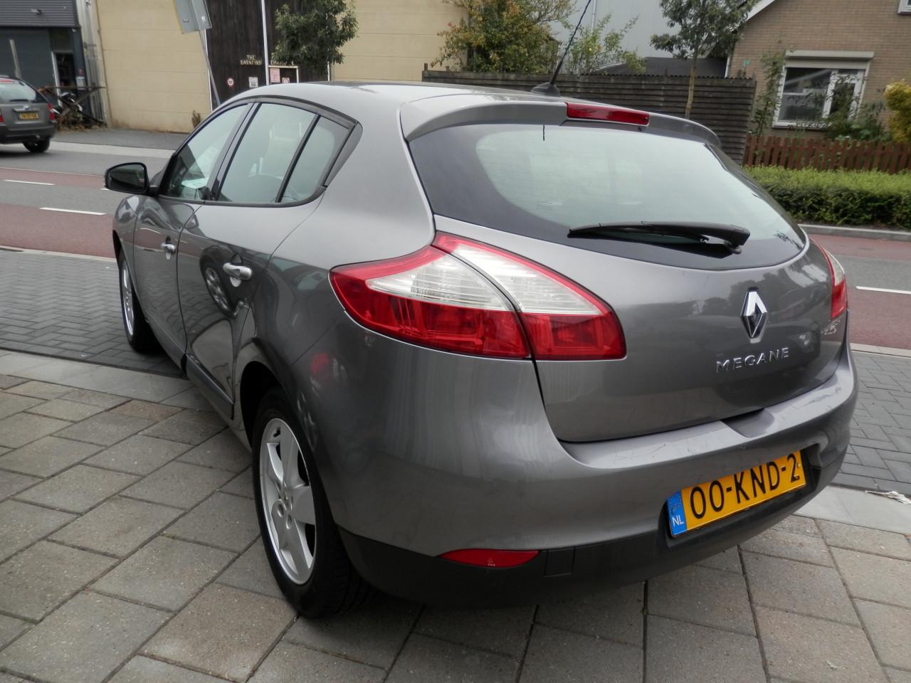 Auto Garant Biedt Aan: Renault Megane 1.6 Dynamique