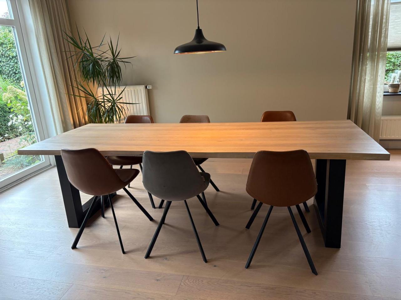Eiken tafel met stalen onderstel 260x100cm