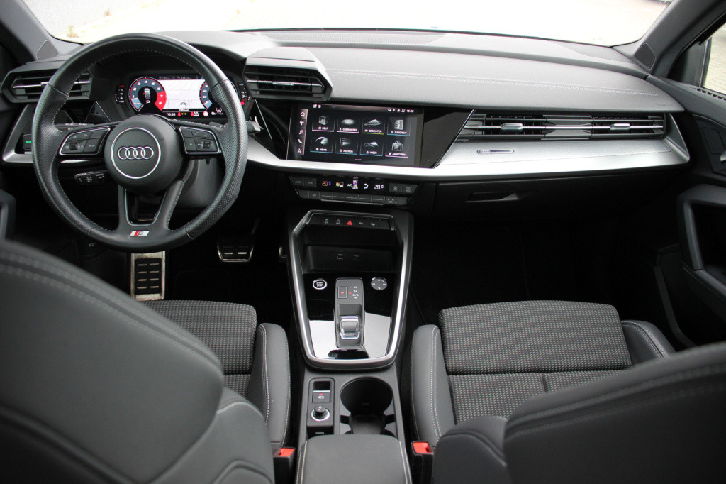 Audi A3 limousine 35 tfsi s edition | pano. dak | 18'' | acc | vc
