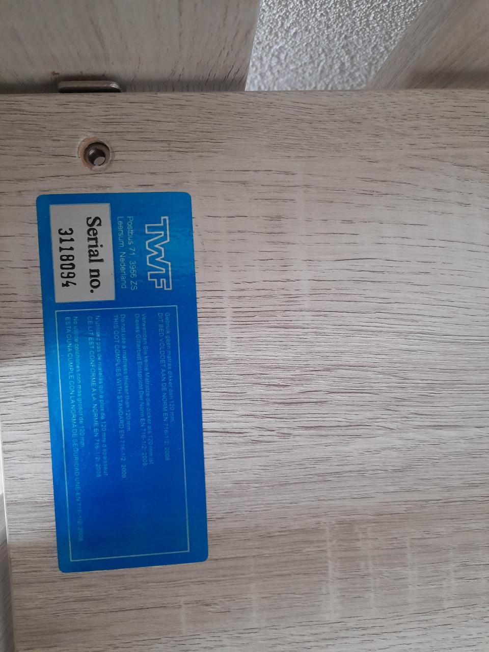 TWF box (in goede nette staat ) in hoogte verstelbaar!