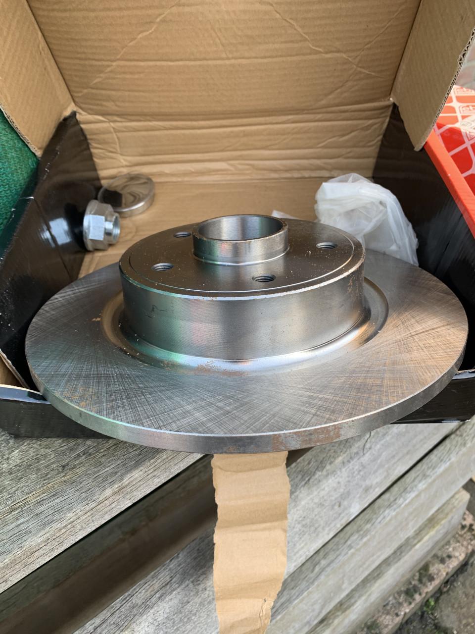 Renault Laguna 2xREMSCHIJVEN achter NIEUW