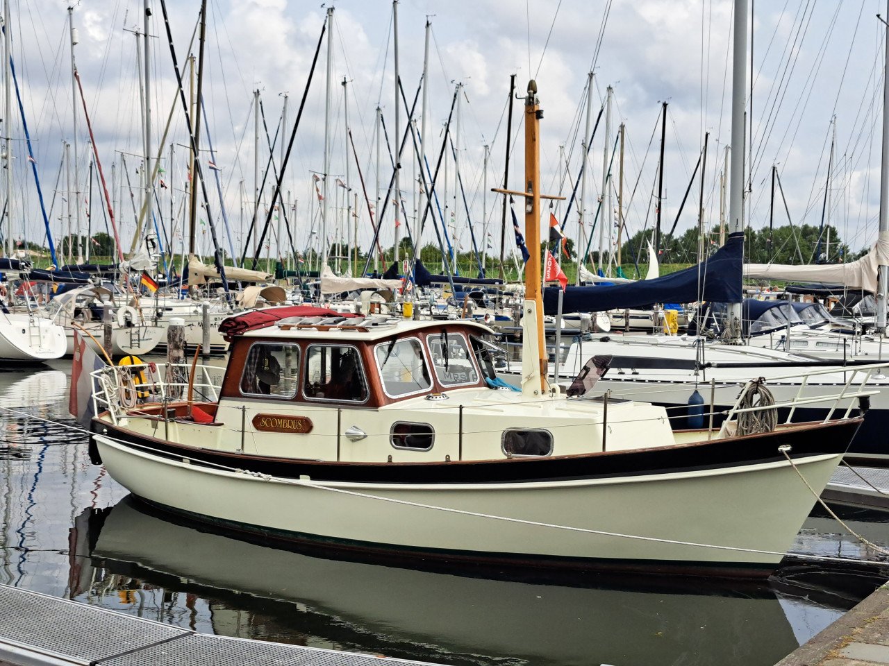 Klassieke motorsailer, ontwerp De Vries Lentsch