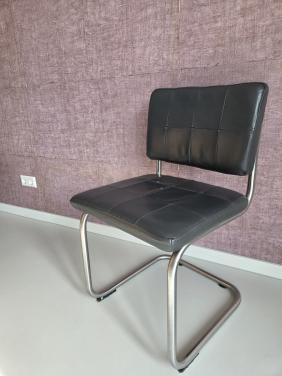 Zes eetkamerstoelen