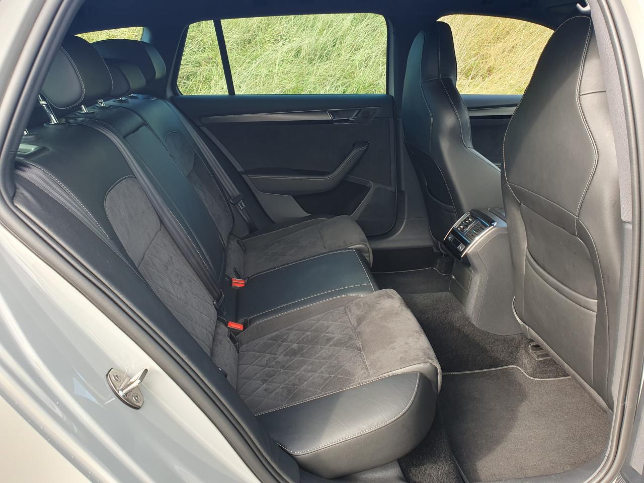 Skoda Superb combi 1.4 tsi iv sportline business