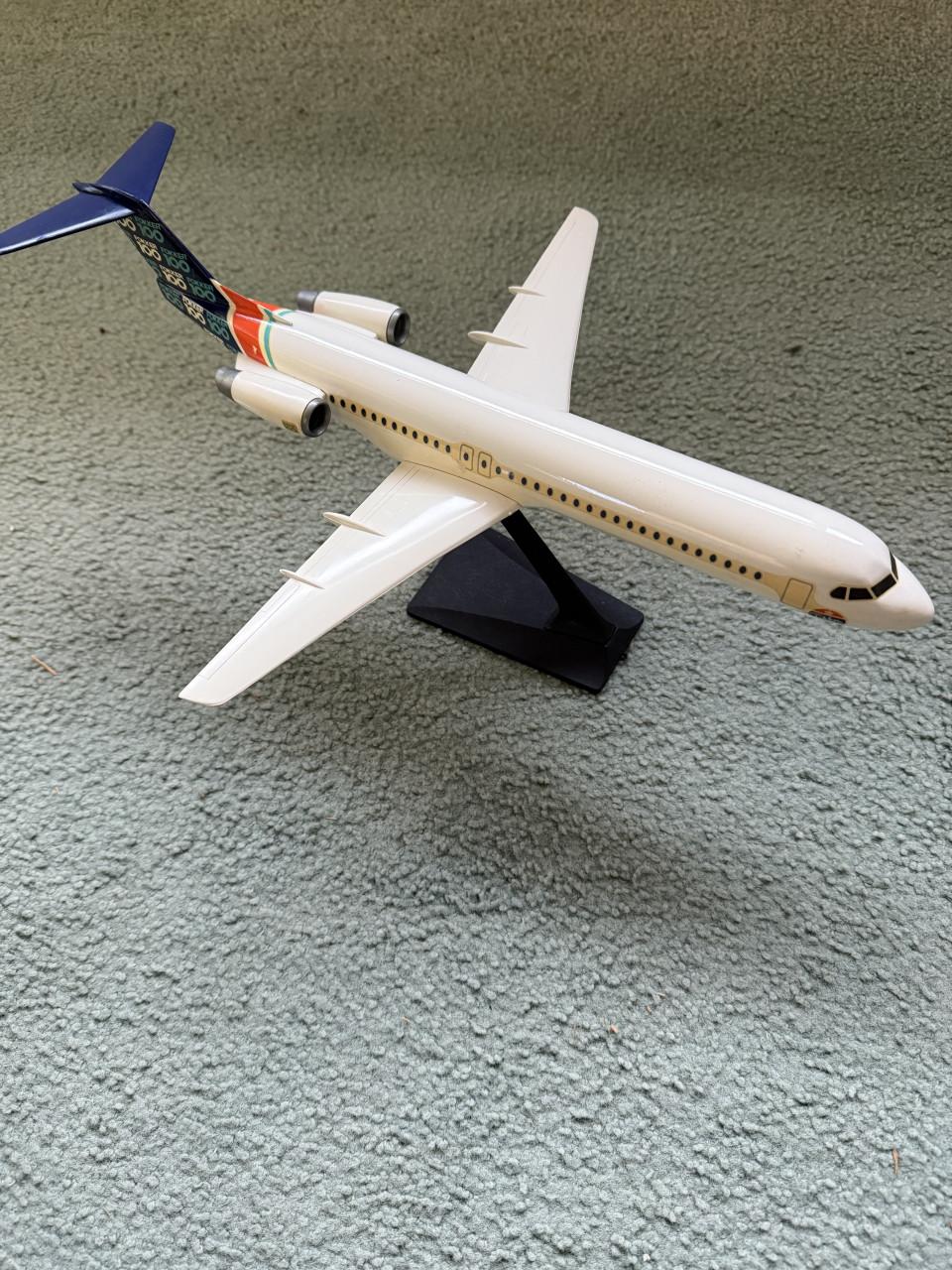 Model vliegtuigen fokker 100 en 50