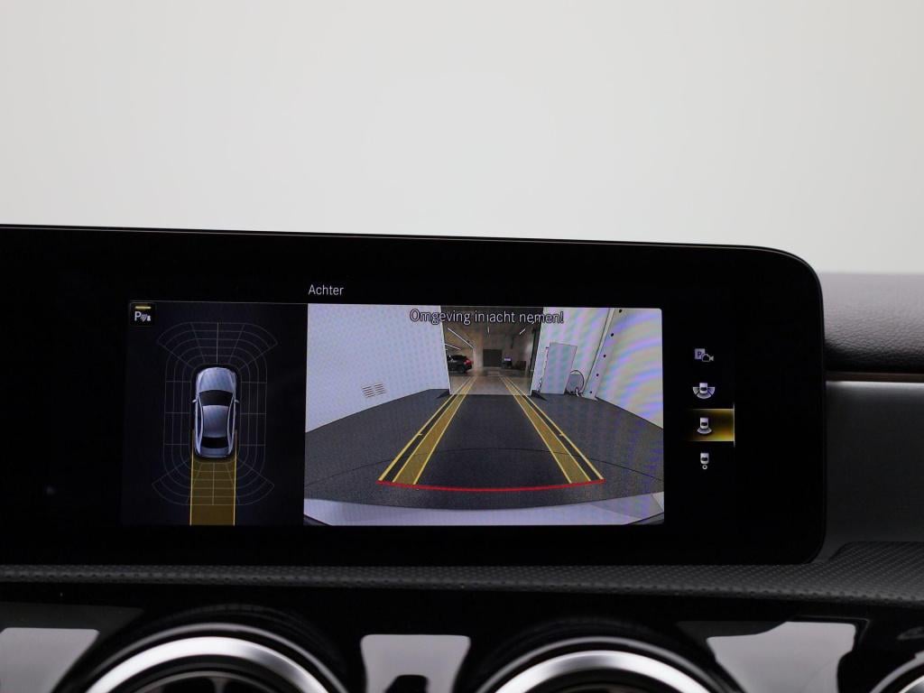 Mercedes-Benz A-Klasse limousine a 250 e amg line | automaat | panoramadak 