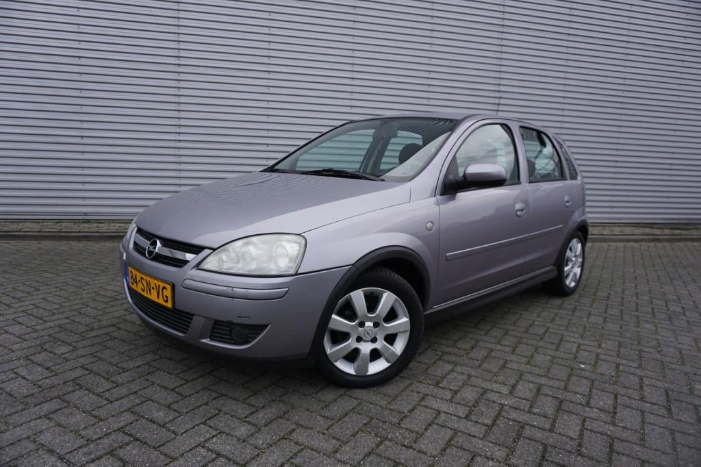 Opel Corsa 1.2-16v silverline airco / cruise controle / lm velgen