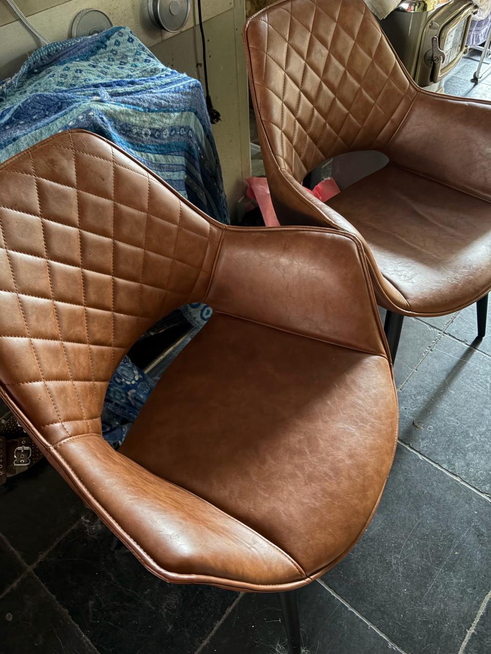 2 eetkamer toelen