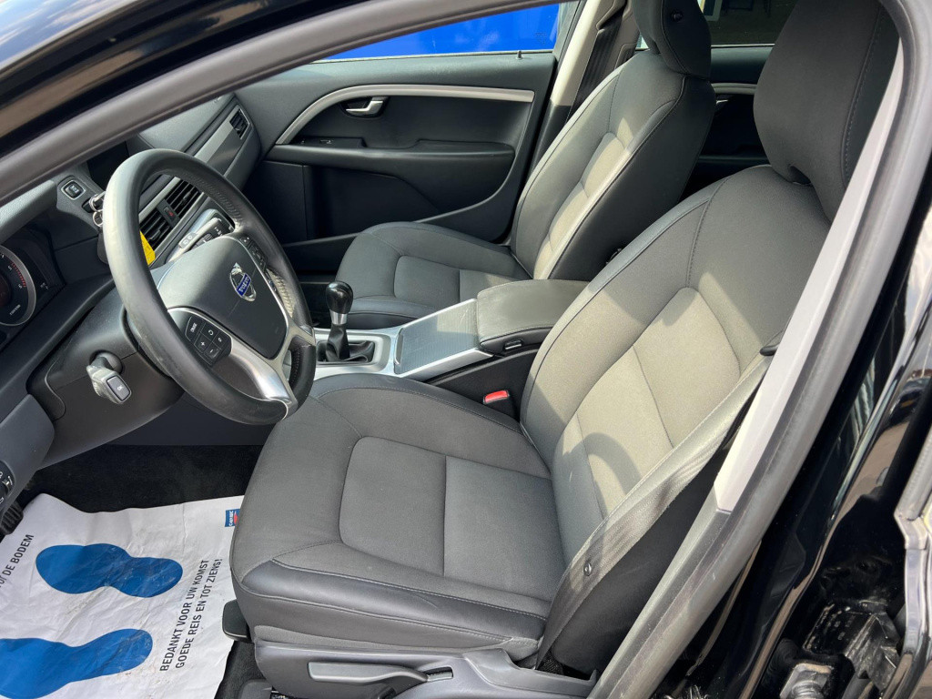 Volvo V70 1.6 d2 kinetic, trekhaak, navi, parkeersensoren enz...