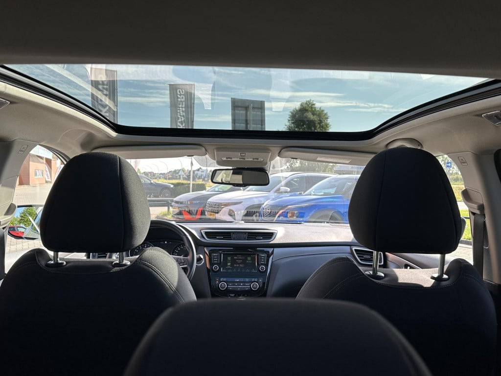 Nissan Qashqai 1.3 dig-t n-connecta trekhaak |design pack | panoramadak | a