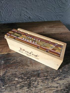 Vintage houten dominospel met ingelegd deksel