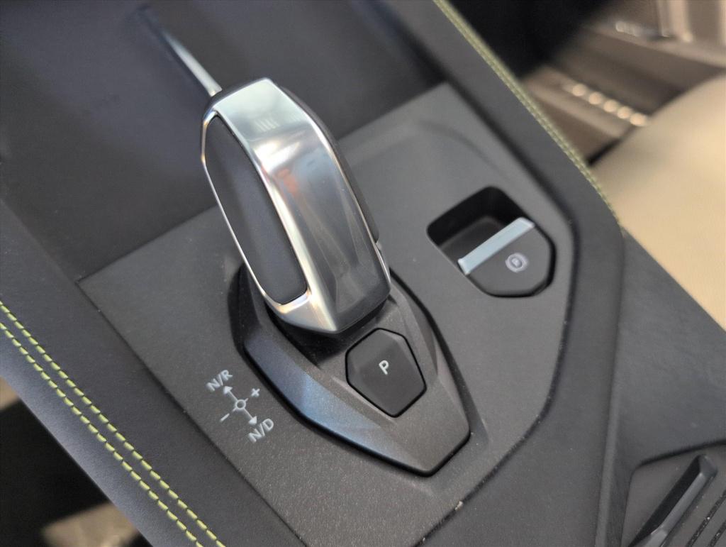 Lynk & Co 01 1.5 276pk phev more | pano | carplay | leer