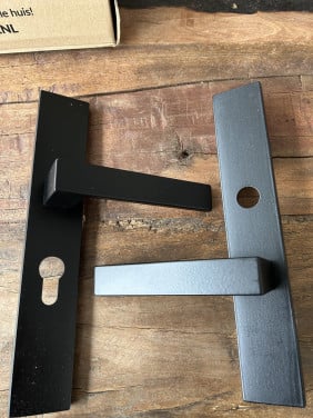 Deur klink op schild