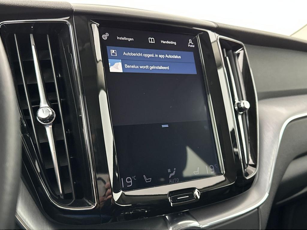Volvo XC60 t5 253pk momentum| adap.cruise| leder| trekhaak| stoel.verw|