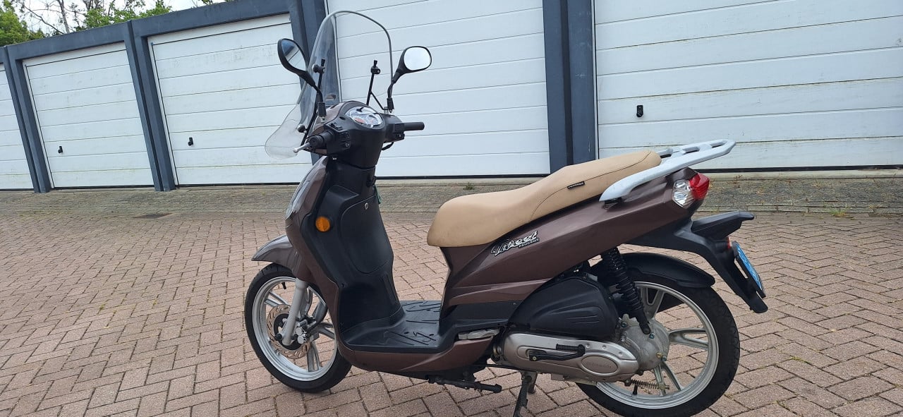 Peugeot tweet scooter nieuwstaat