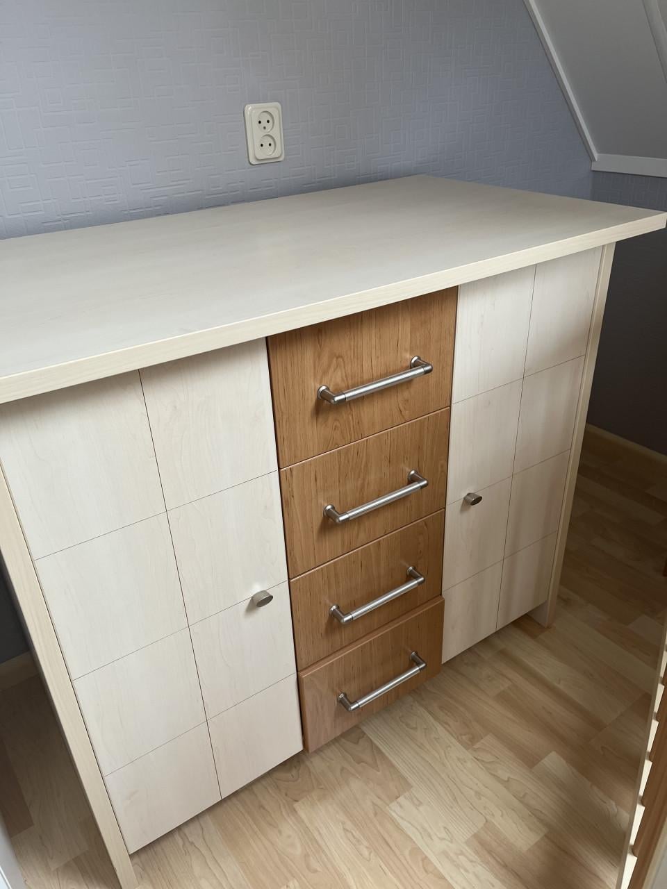 Kindercommode- en ledikant