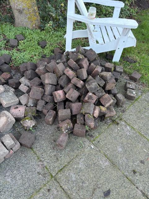 Betonklinkers vierkant 10 cm en 14cm (gebruikt) rood en okergeel