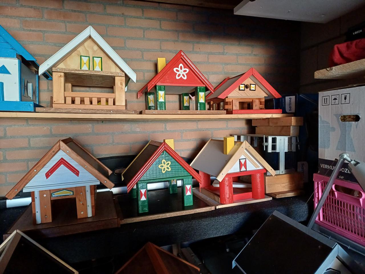 Nestkastjes , Vogelhuisjes &  Egelhuisjes  te Koop  [ zie foto's ]