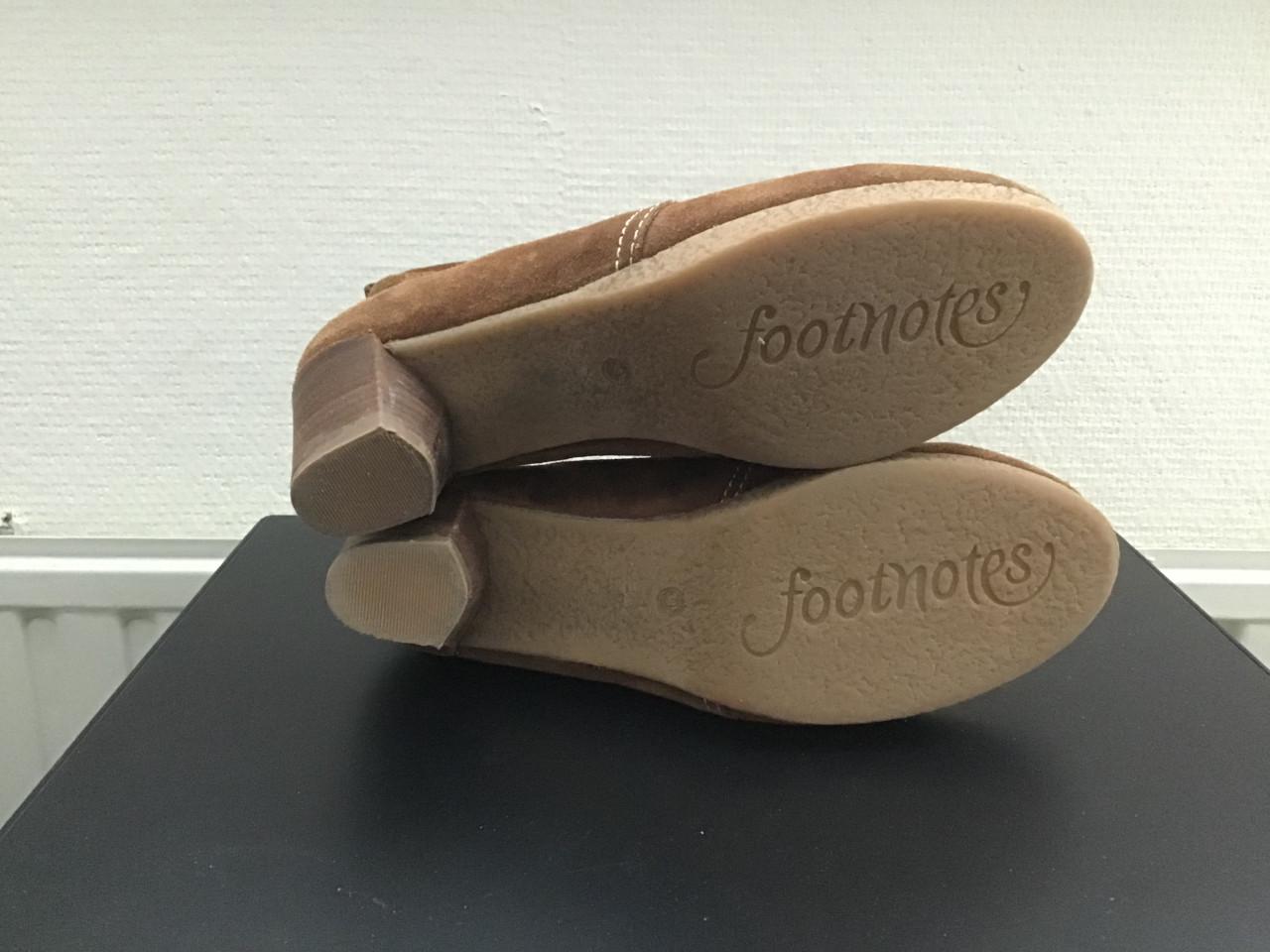 Enkellaarsjes Footnotes