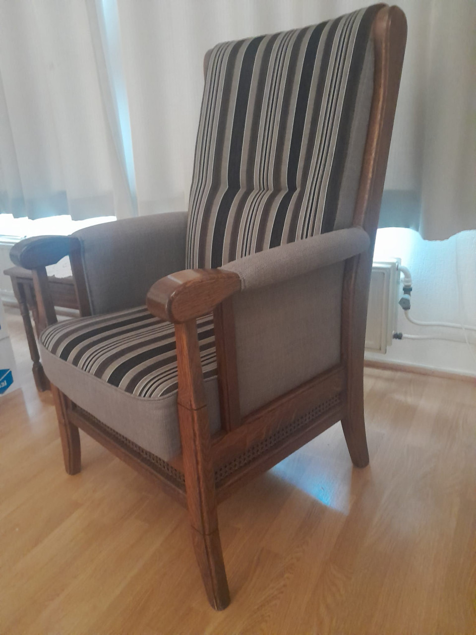 Kamerstoelen.