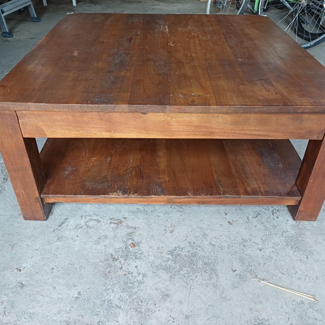 Degelijke salontafel