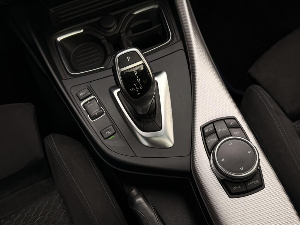 BMW 1 Serie m135i m-performance | schuifdak| navi | cruise | performance ui