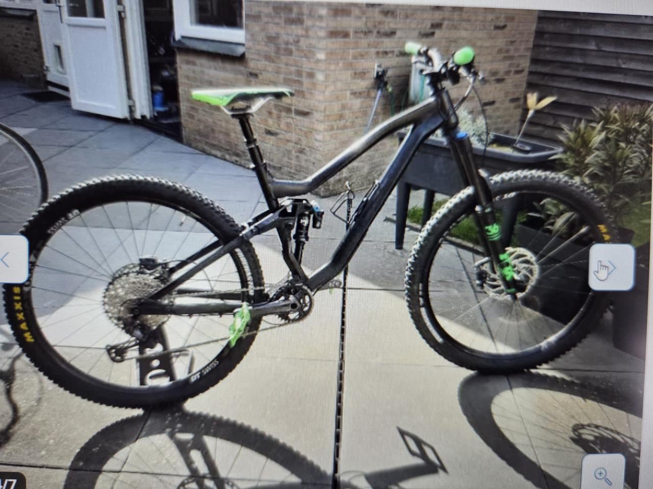 Downhill bike Vitus Sommet 29 full Suspension als nieuw.