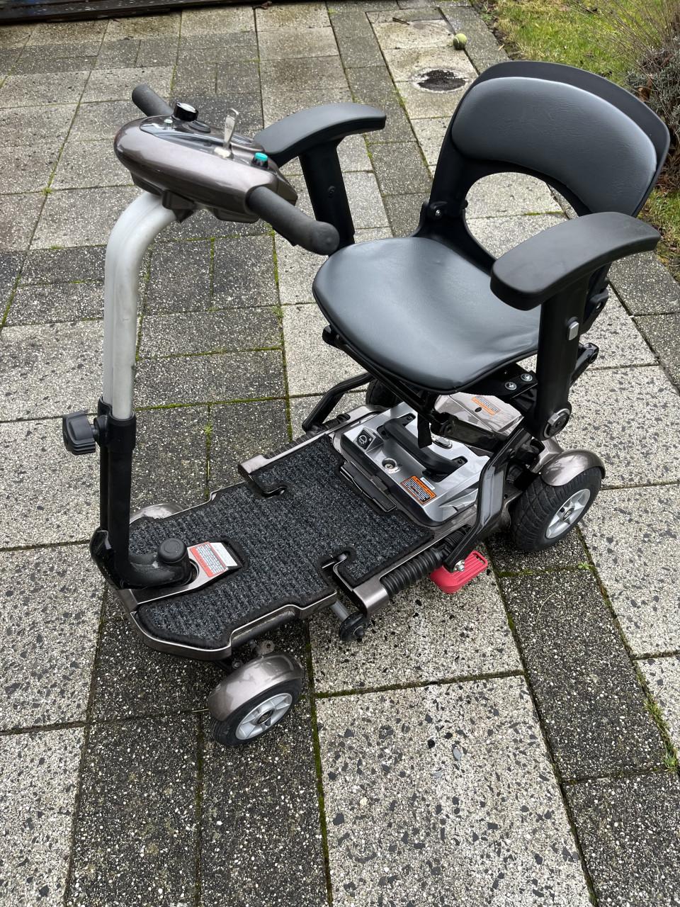 Mango Carbon de Luxe Scootmobile