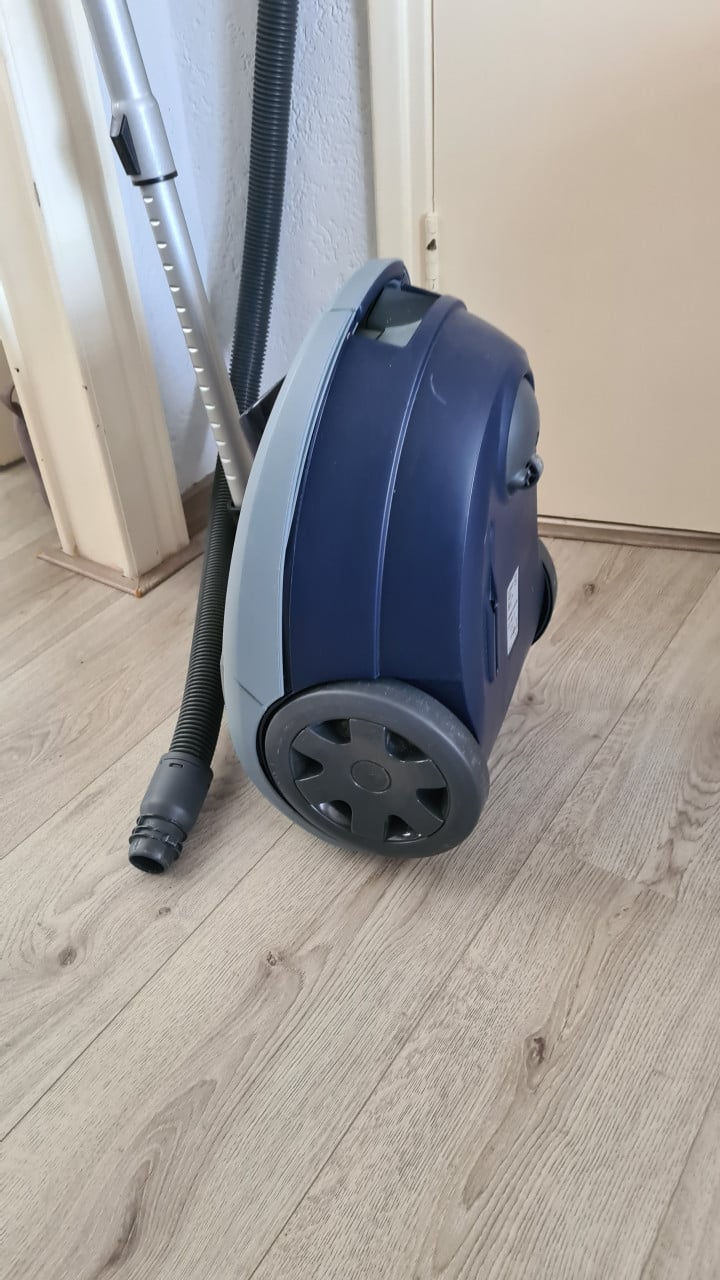 Philips stofzuiger in zeer goed staat-220V-1800W-compleet