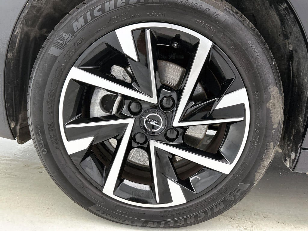 Opel Corsa 1.2 turbo gs | camera | 16" lichtmetalen velgen | apple carplay/