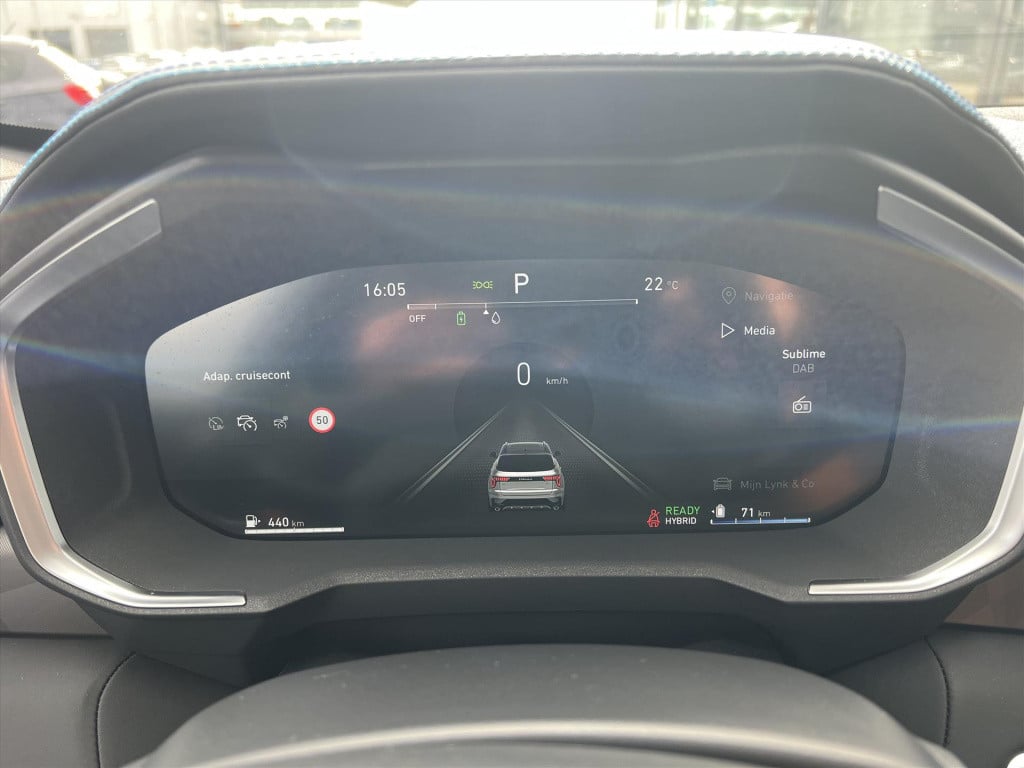 Lynk & Co 01 1.5 261pk plug in hybrid , stuurverwarming , panodak , adaptiv