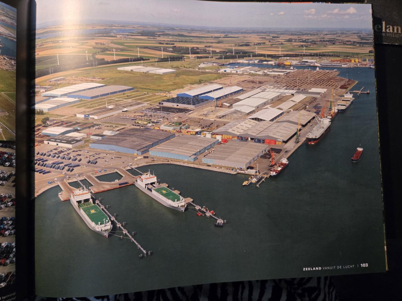 Fotoboek "Zeeland vanuit de Lucht" van de luchtfotograaf Izak van Maldegem.