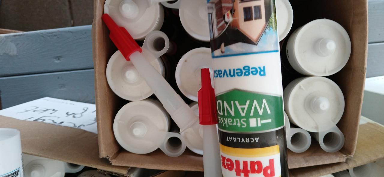 Pattex lijmen en kitten