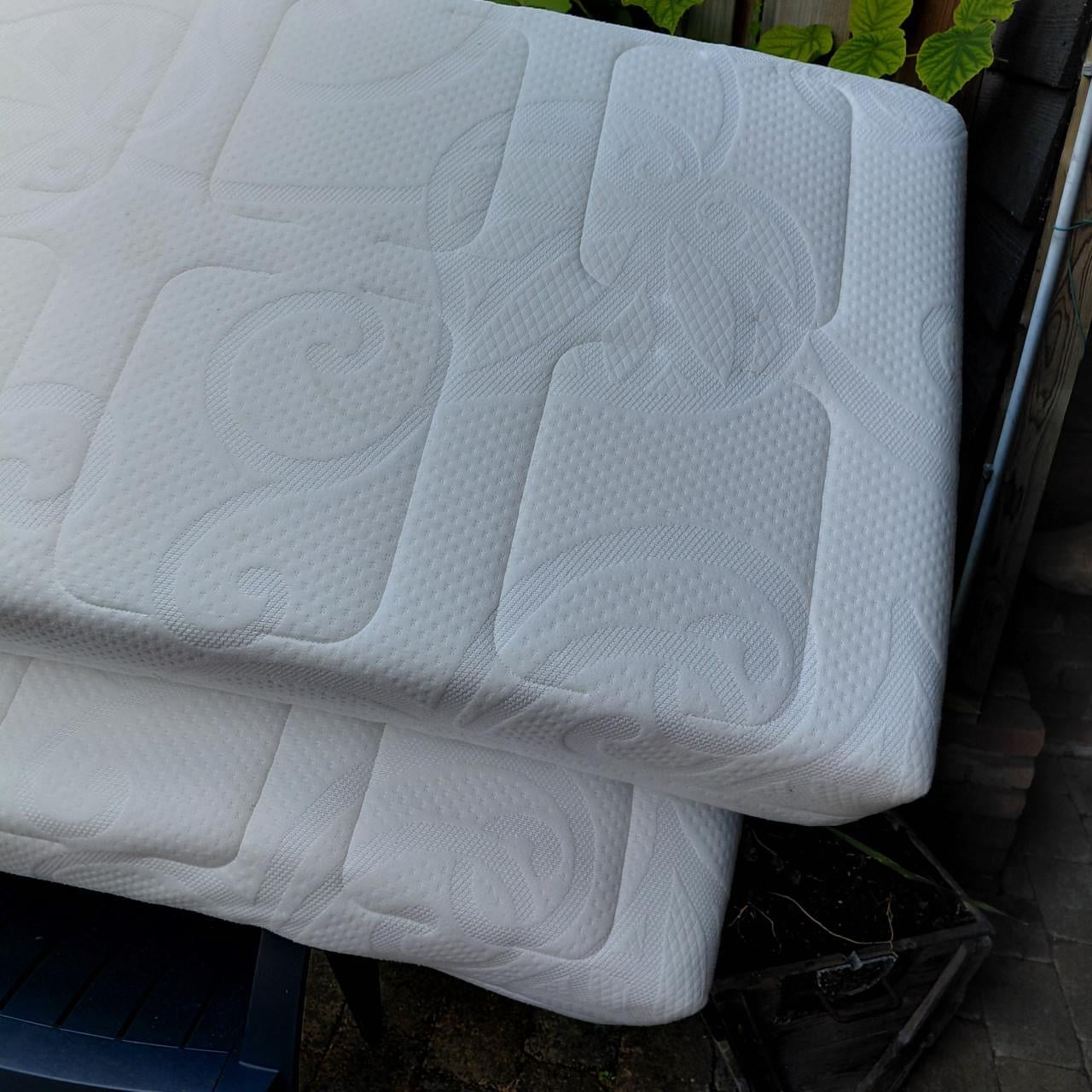 Matrassen 200x70x20 (2 stuks)