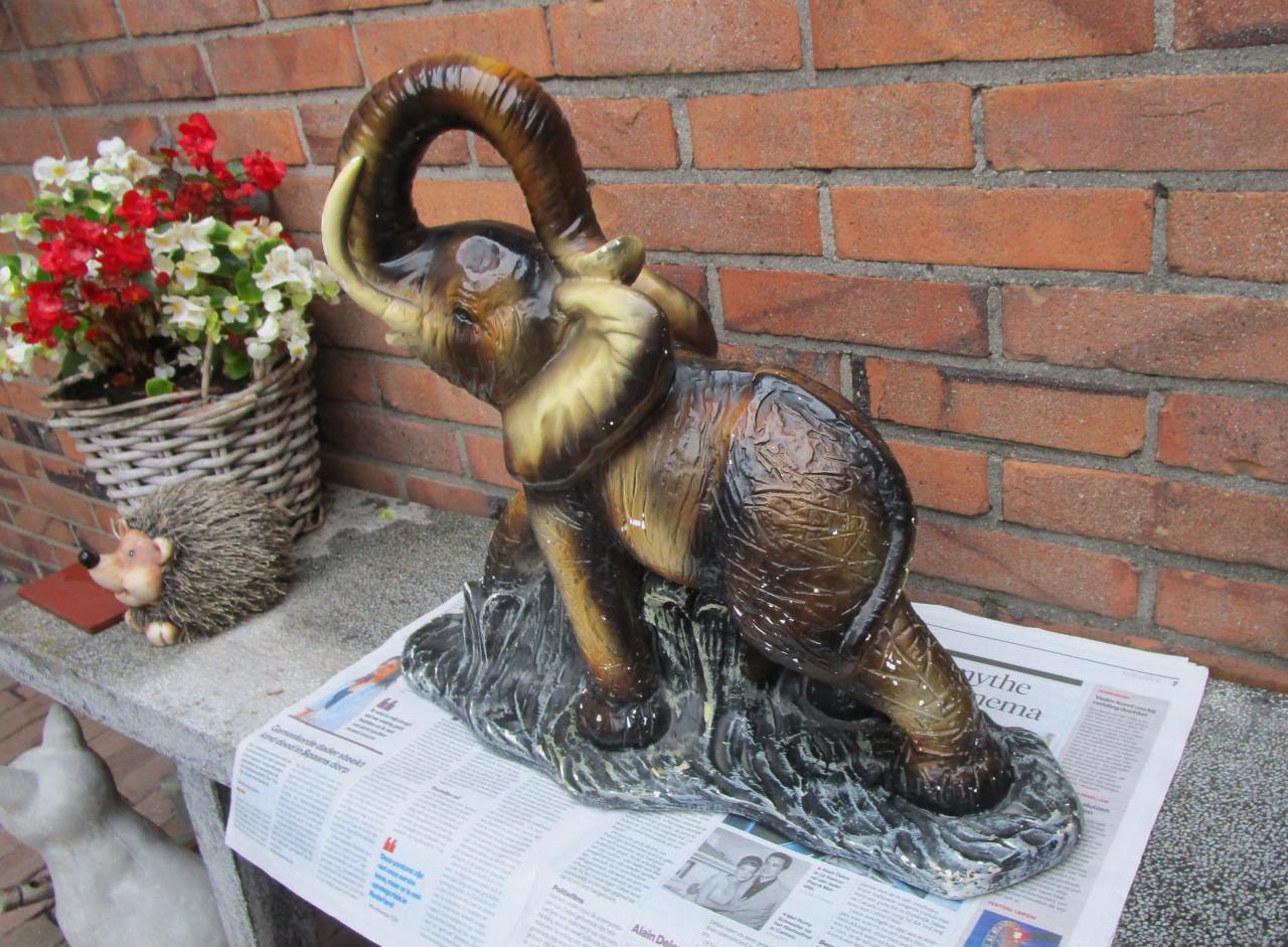 Vintage Olifant Beeld met Omhoog Geheven Slurf - Decoratief