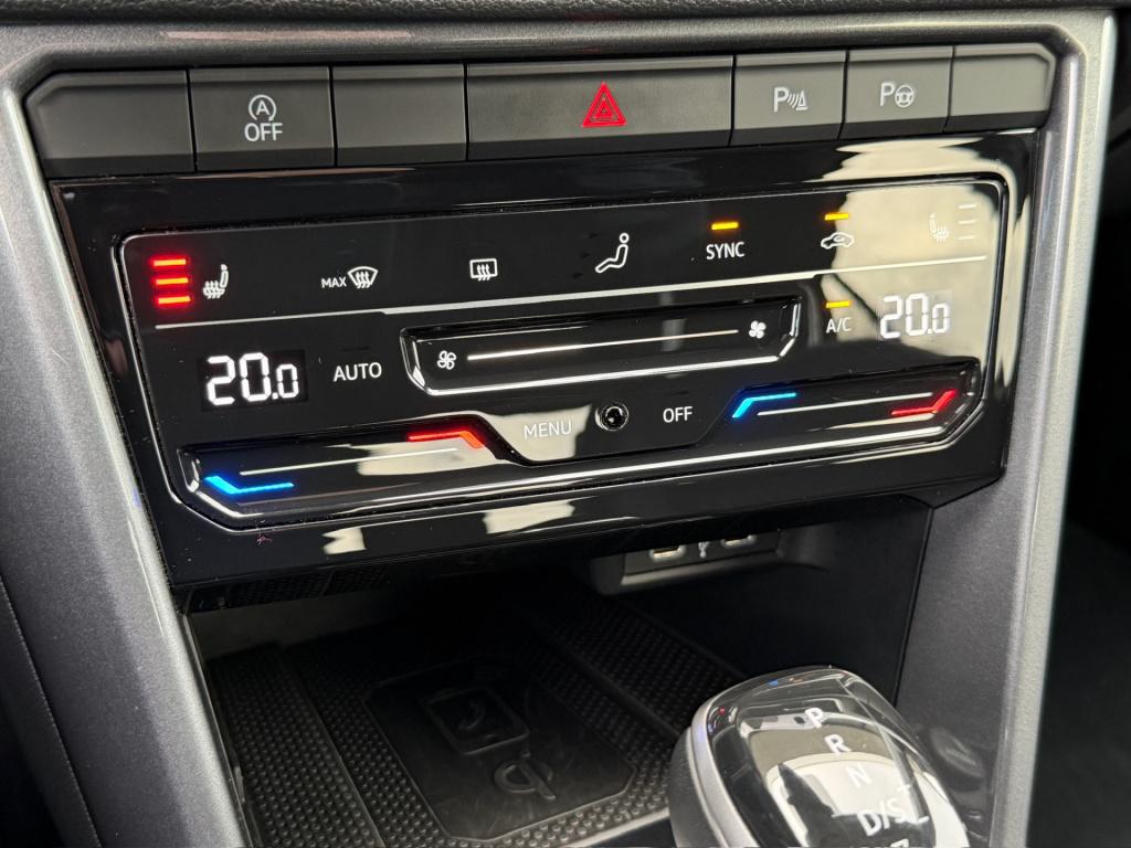 Volkswagen T-roc 1.5 tsi 150pk dsg style | trekhaak | navi | iq light | ada