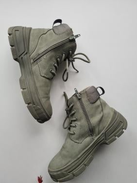 Nieuw, Zara kaki groene suedine veter/ rits boots , sneackers Maat 31