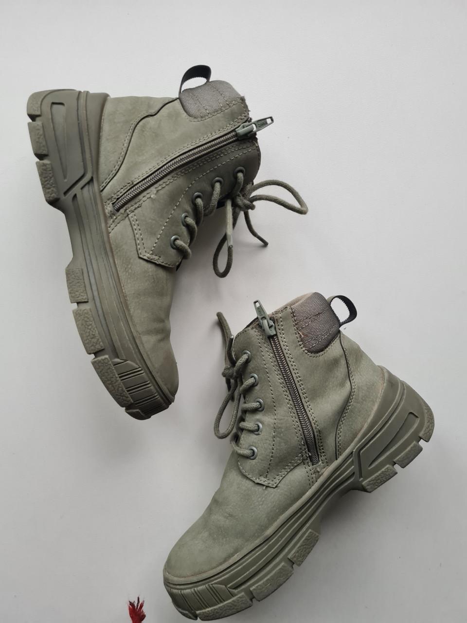 Nieuw, Zara kaki groene suedine veter/ rits boots , sneackers Maat 31