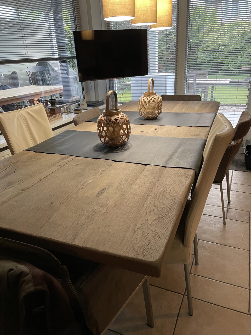 Prachtige eiken kloostertafel met leren stoelen, 240x100cm