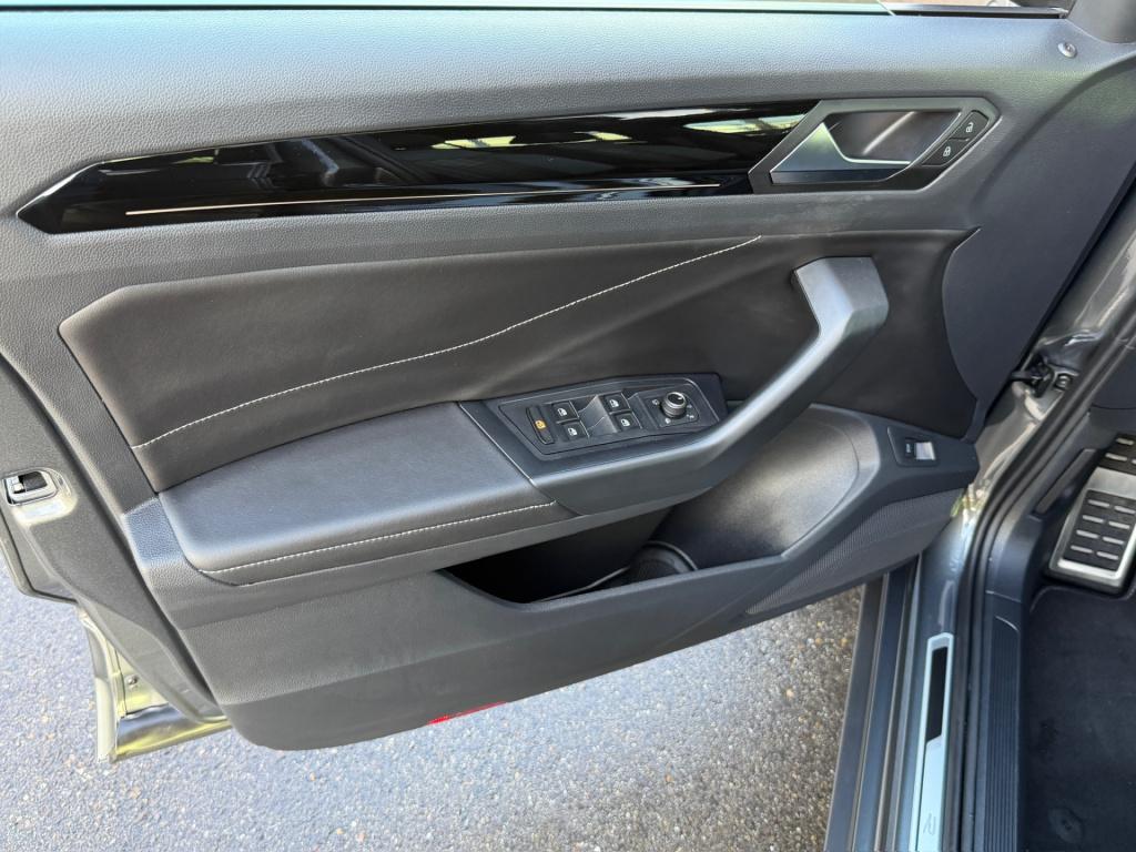 Volkswagen T-roc 1.5 tsi r-line | black style | panoramadak | 19 inch | cam