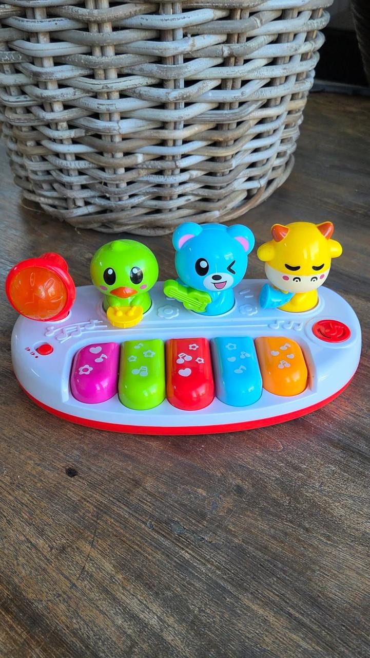 🎈Piano met licht, geluid en muziek.