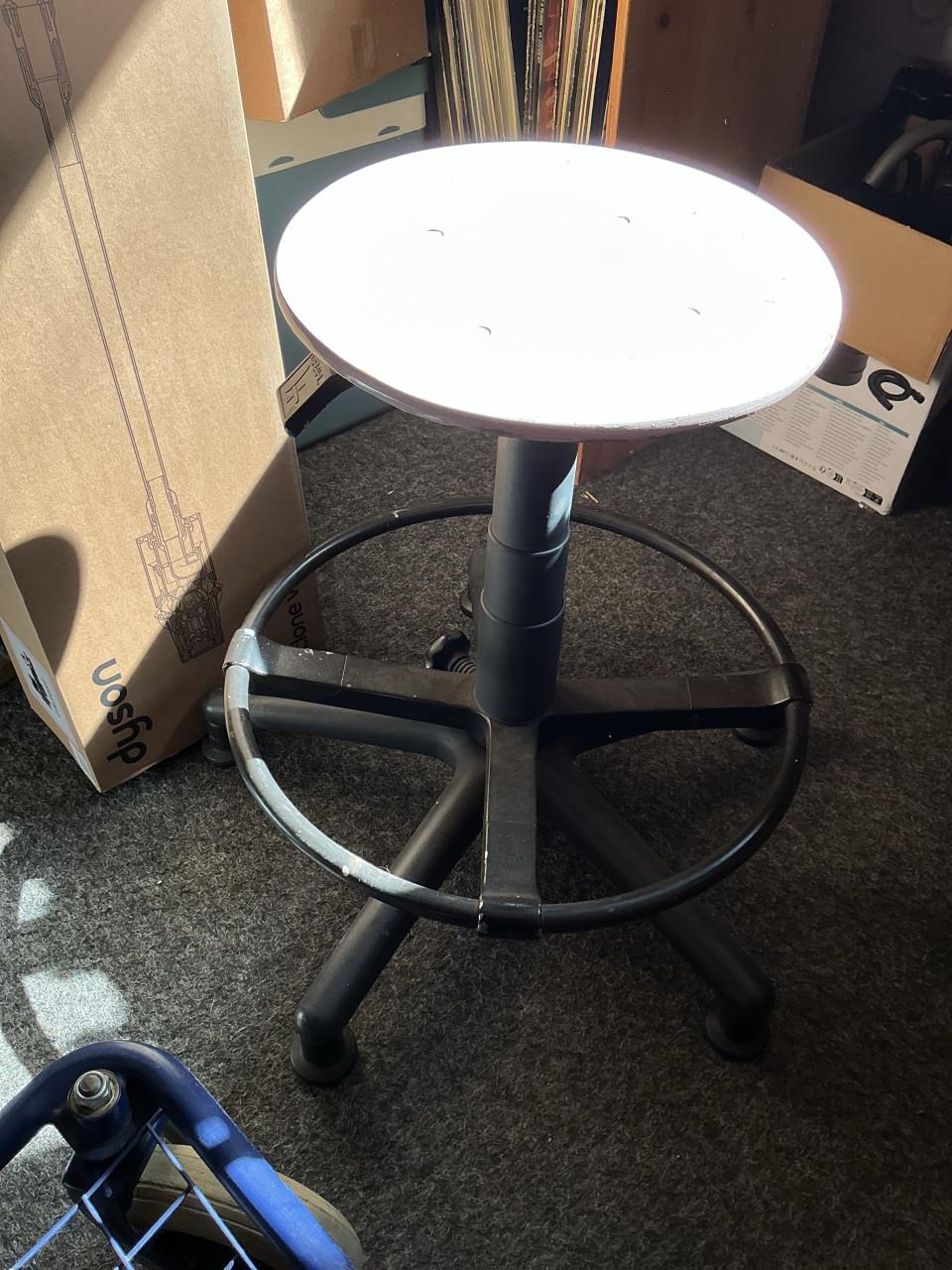 Kruk in hoogte verstelbaar .