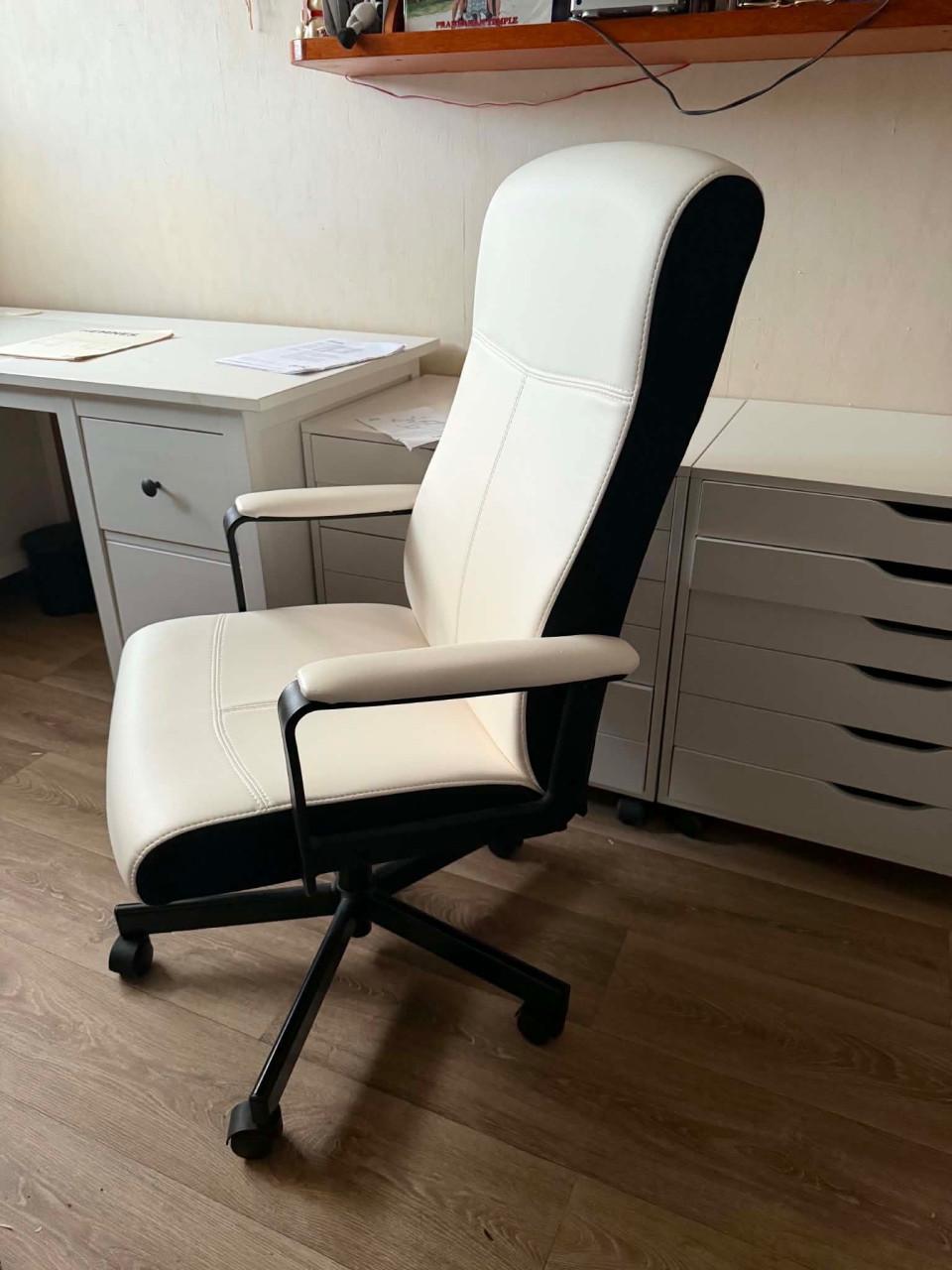 Bureau / buro met stoel
