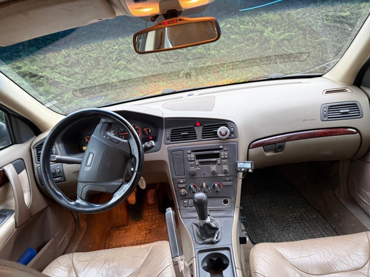 Volvo V70 2.4 Comfortline 7 zitter Jaar Apk