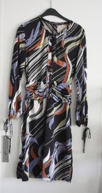 Kleurrijke  jurk maat 1