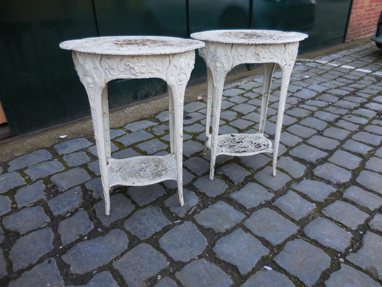 Smeedijzeren tafeltjes